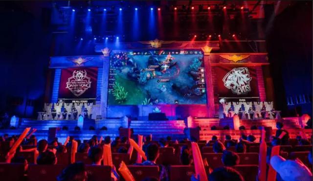 在采访中表 在采访中表